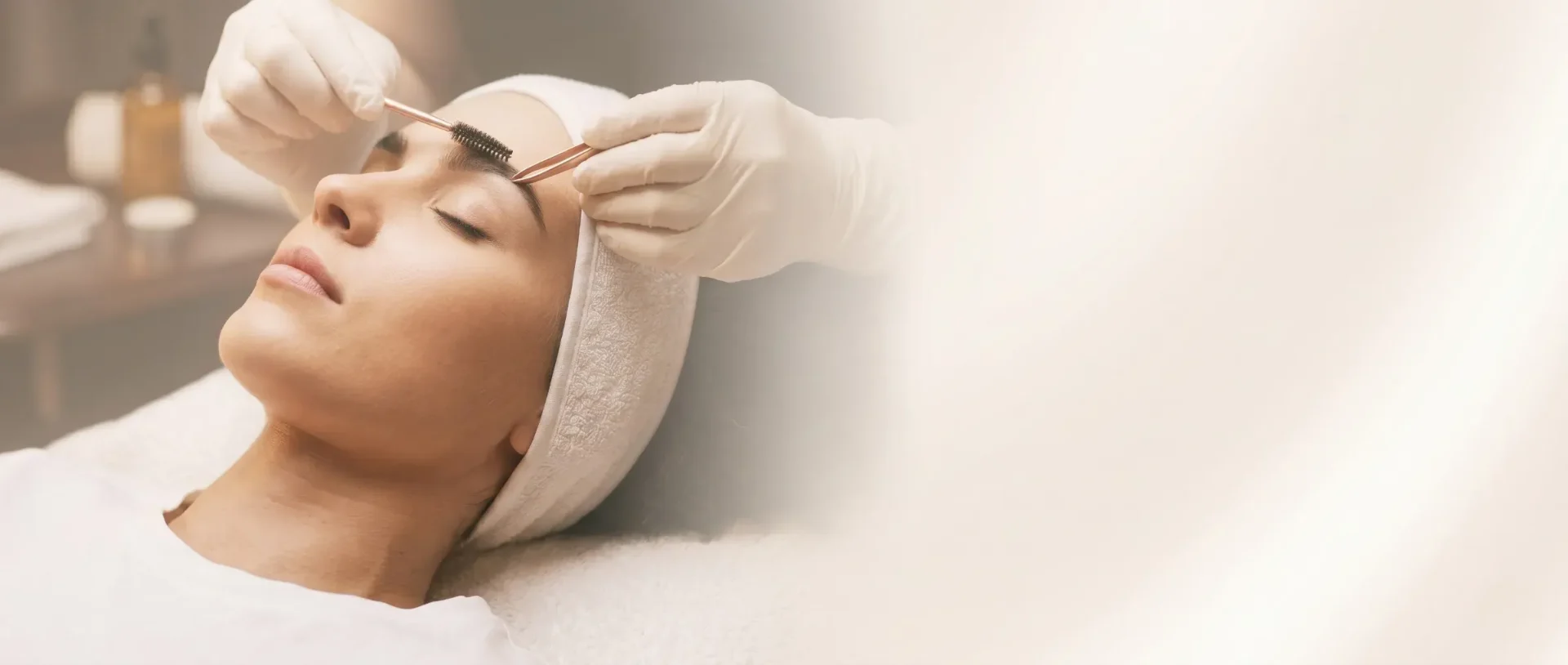 Augenbrauenbehandlung im Kosmetikstudio X Beauty Secrets in Buchs SG